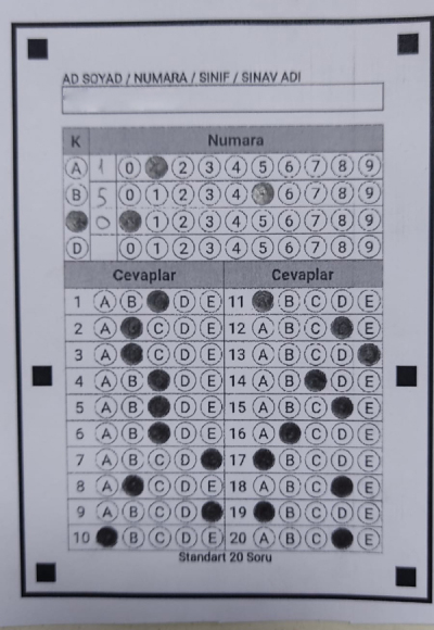There are no reflections in the photograph of the same paper taken away from the light source. All encoded fields will be read without problems